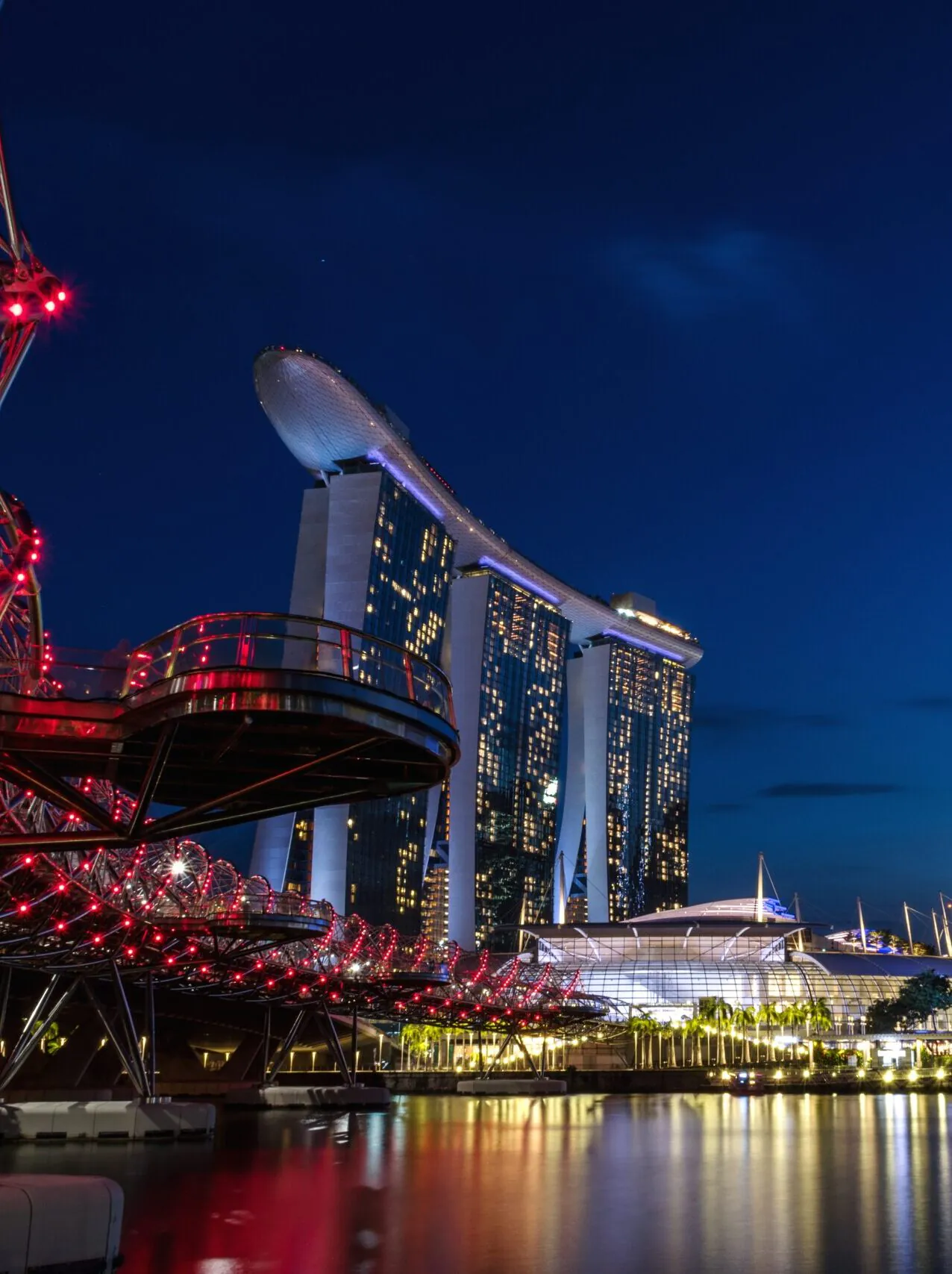 Singapore city attractions – Marina Bay Sands and Gardens by the Bay